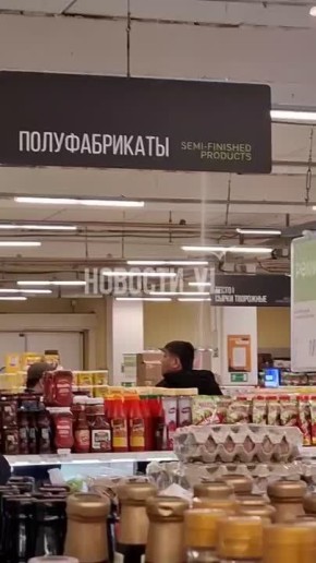 Наша читательница сообщает, что в «Реми» на Борисенко с потолка льётся вода