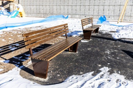 Во дворе дома № 13 на улице Черняховского завершилось строительство новой подпорной стены