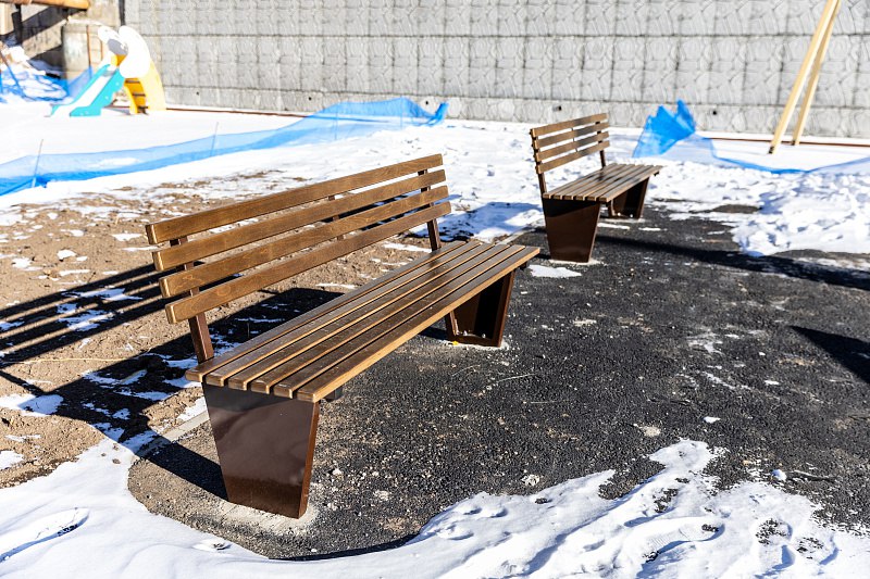 Во дворе дома № 13 на улице Черняховского завершилось строительство новой подпорной стены