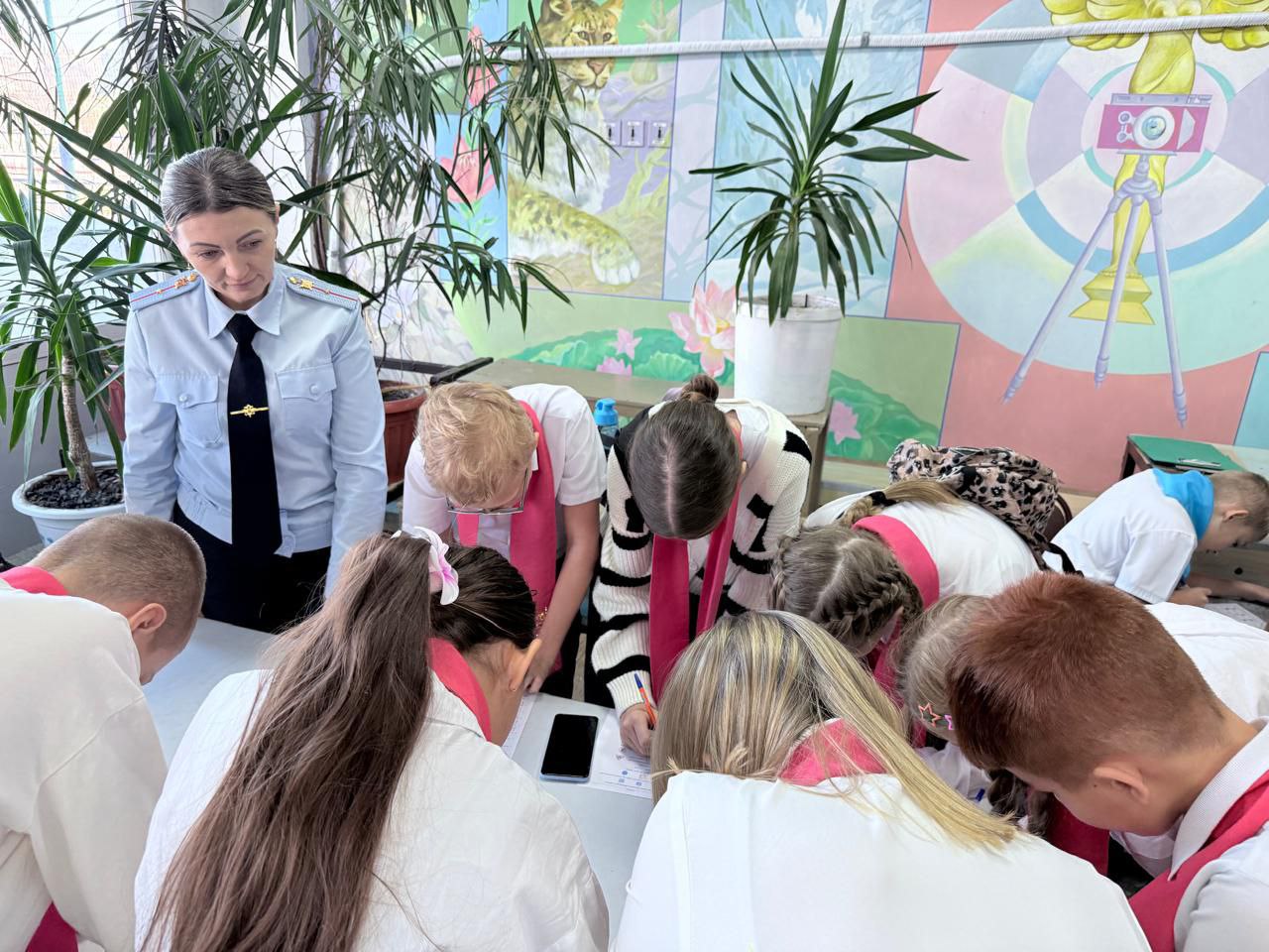 Сотрудники Госавтоинспекции Владивостока приняли участие в городском конкурсе по безопасности дорожного движения «Дорожный лабиринт-2025»