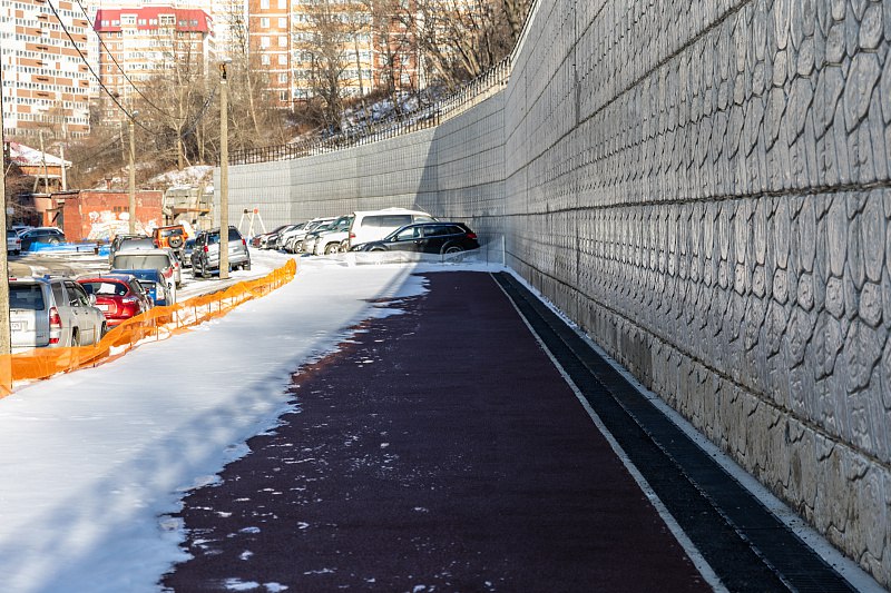 Во дворе дома № 13 на улице Черняховского завершилось строительство новой подпорной стены Во дворе дома № 13 на улице Черняховского завершилось строительство новой подпорной стены