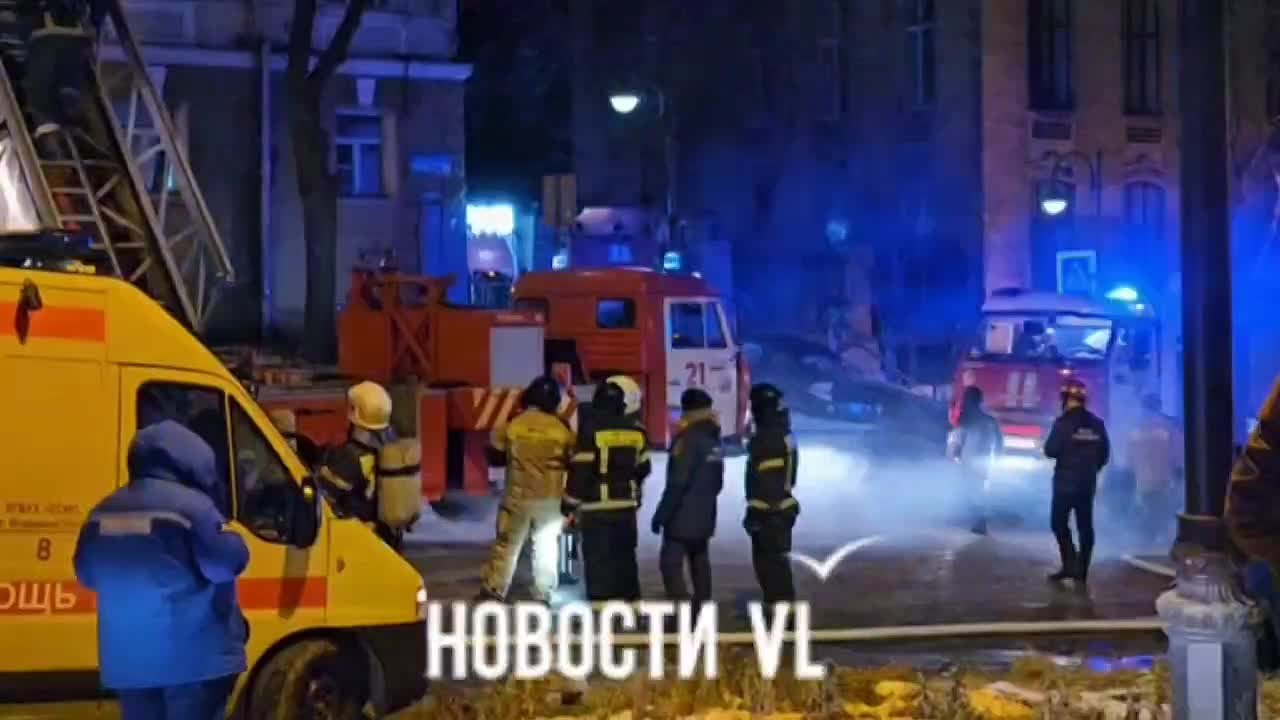 Пожар в мансарде жилого дома на Уборевича удалось локализовать к 21:49, но тушение продолжается