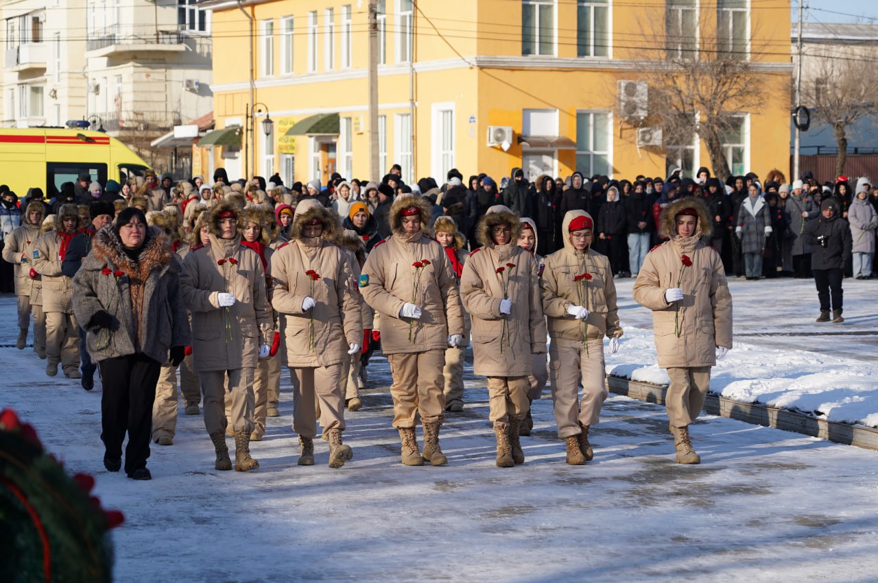 В Уссурийске почтили память Неизвестного Солдата В Уссурийске почтили память Неизвестного Солдата