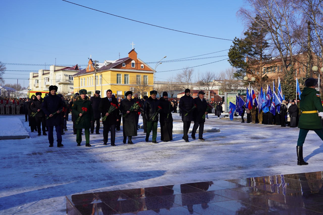 В Уссурийске почтили память Неизвестного Солдата В Уссурийске почтили память Неизвестного Солдата
