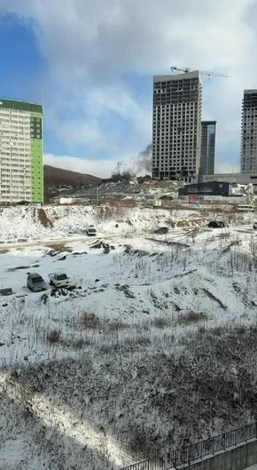 Сегодня в Снеговой Пади на улице Полковника Фесюна был пожар на одной из стройплощадок