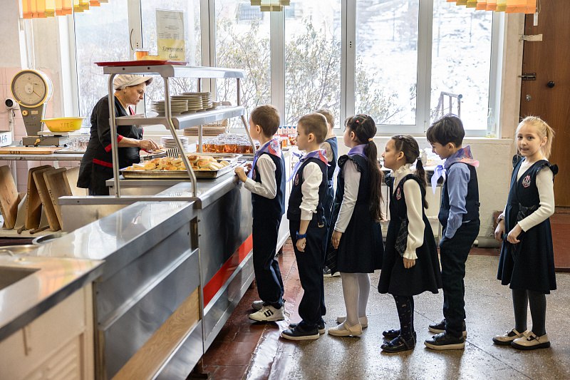 Внеплановая проверка питания прошла в школе № 11 Владивостока Внеплановая проверка питания прошла в школе № 11 Владивостока