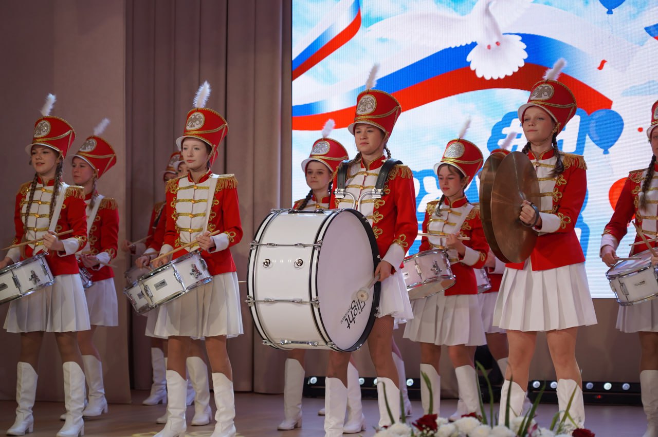 Герои среди нас: ученице уссурийской школы вручили медаль «За проявленное мужество» Герои среди нас: ученице уссурийской школы вручили медаль «За проявленное мужество»