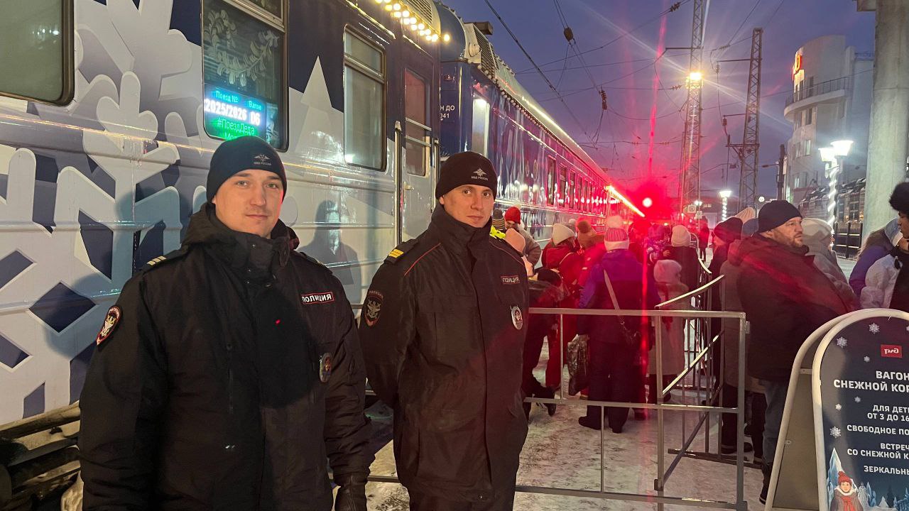 Поезд Деда Мороза сегодня побывал на станциях Залари и Нижнеудинск Поезд Деда Мороза сегодня побывал на станциях Залари и Нижнеудинск