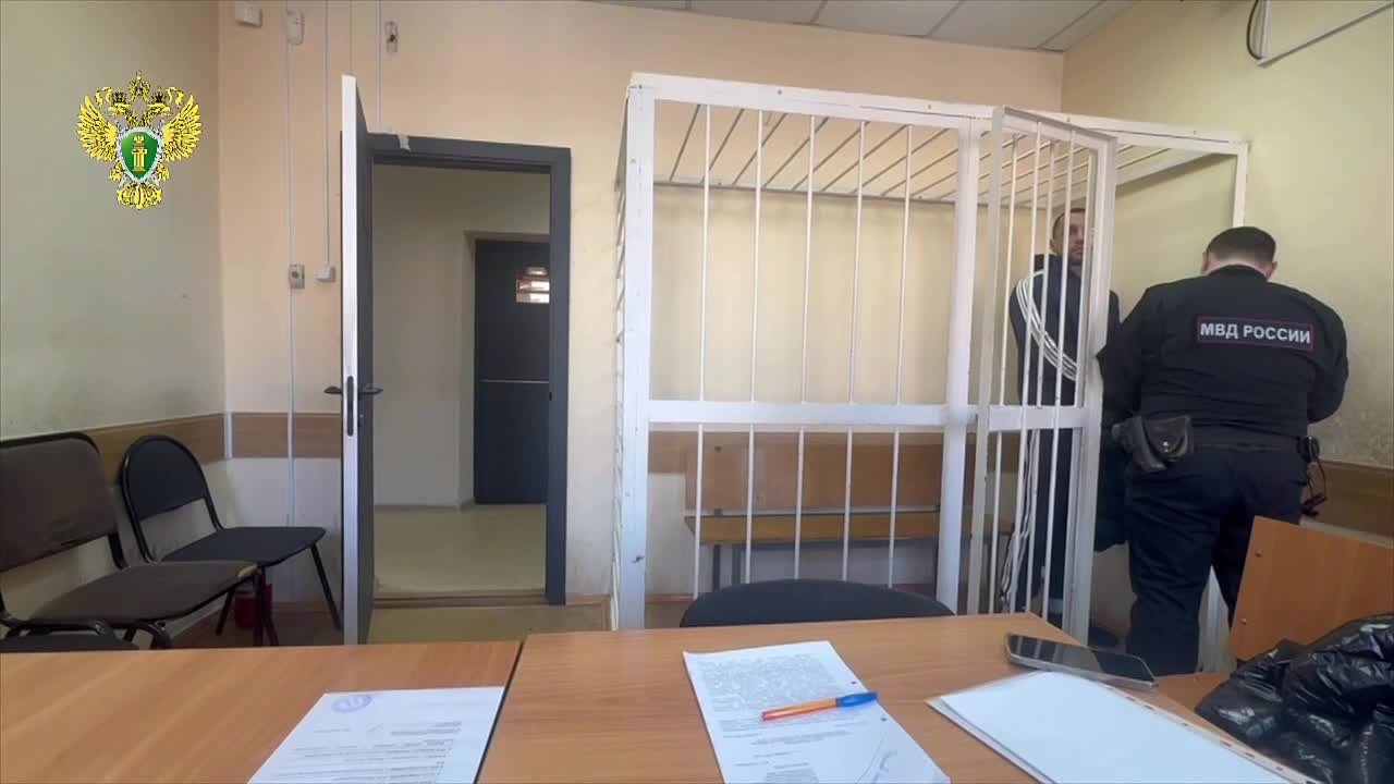 С учетом позиции прокуратуры края еще три фигуранта уголовного дела о контрабанде морского ежа и уклонения от уплаты таможенных платежей на сумму свыше 110 млн рублей заключены под стражу сроком на 2 месяца