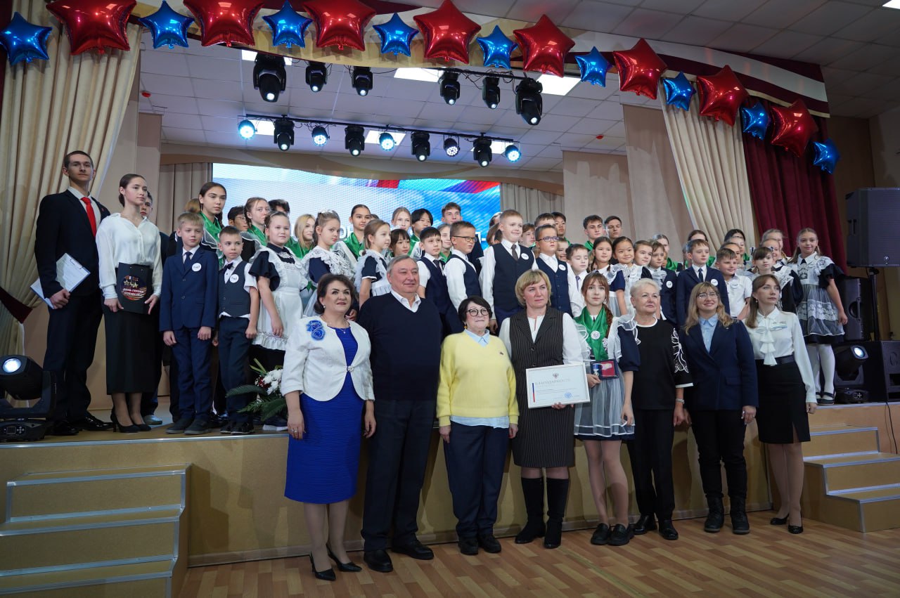 Евгений Корж: Сегодня в нашем округе прошло значимое событие: школьницу Кристину Кухарь наградили памятной медалью Совета Федерации Федерального Собрания Российской Федерации «За проявленное мужество» Евгений Корж: Сегодня в нашем округе прошло значимое событие: школьницу Кристину Кухарь наградили памятной медалью Совета Федерации Федерального Собрания Российской Федерации «За проявленное мужество»