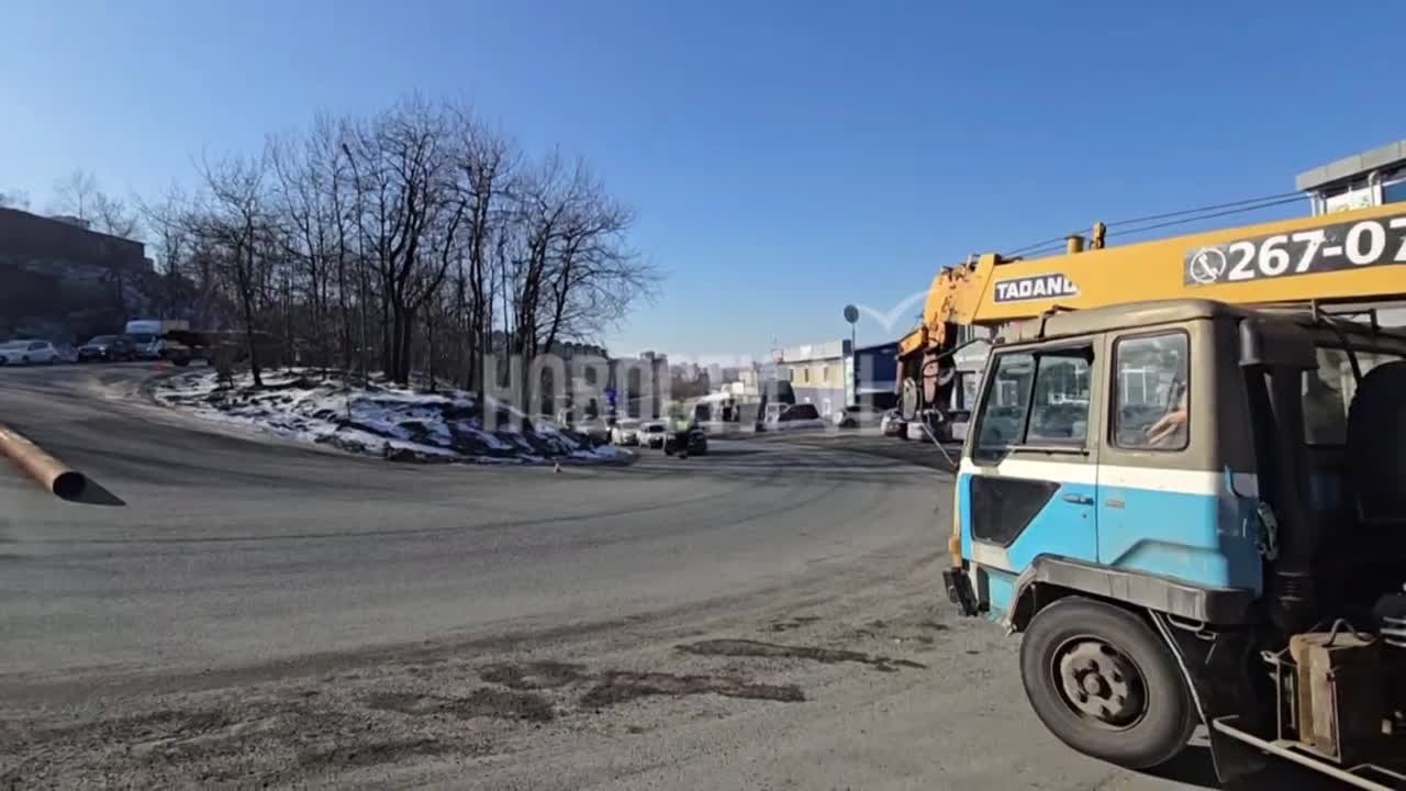 Сотрудники ГИБДД временно перекрыли движение в районе Тёщиного языка из-за ДТП
