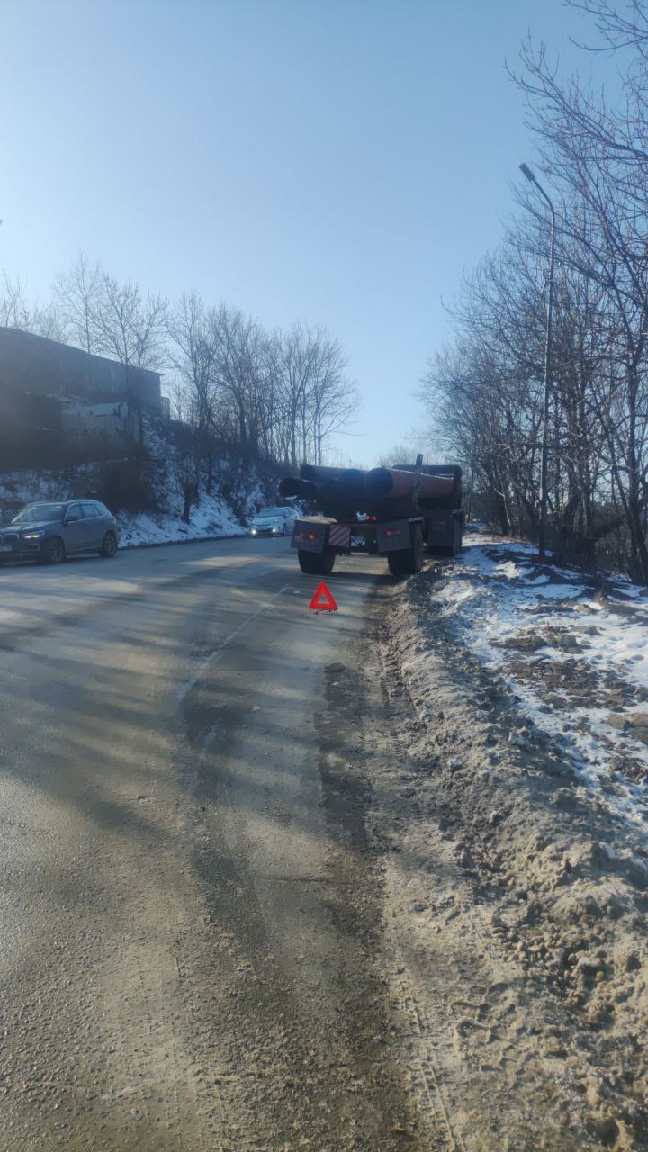 12Сотрудники Госавтоинспекции Владивостока работают на месте ДТП в Первореченском районе 12Сотрудники Госавтоинспекции Владивостока работают на месте ДТП в Первореченском районе