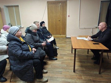 Председатель комитета #ЗСПК по социальной политике и защите прав граждан Игорь Чемерис провёл личный приём жителей шахты "Амурская"
