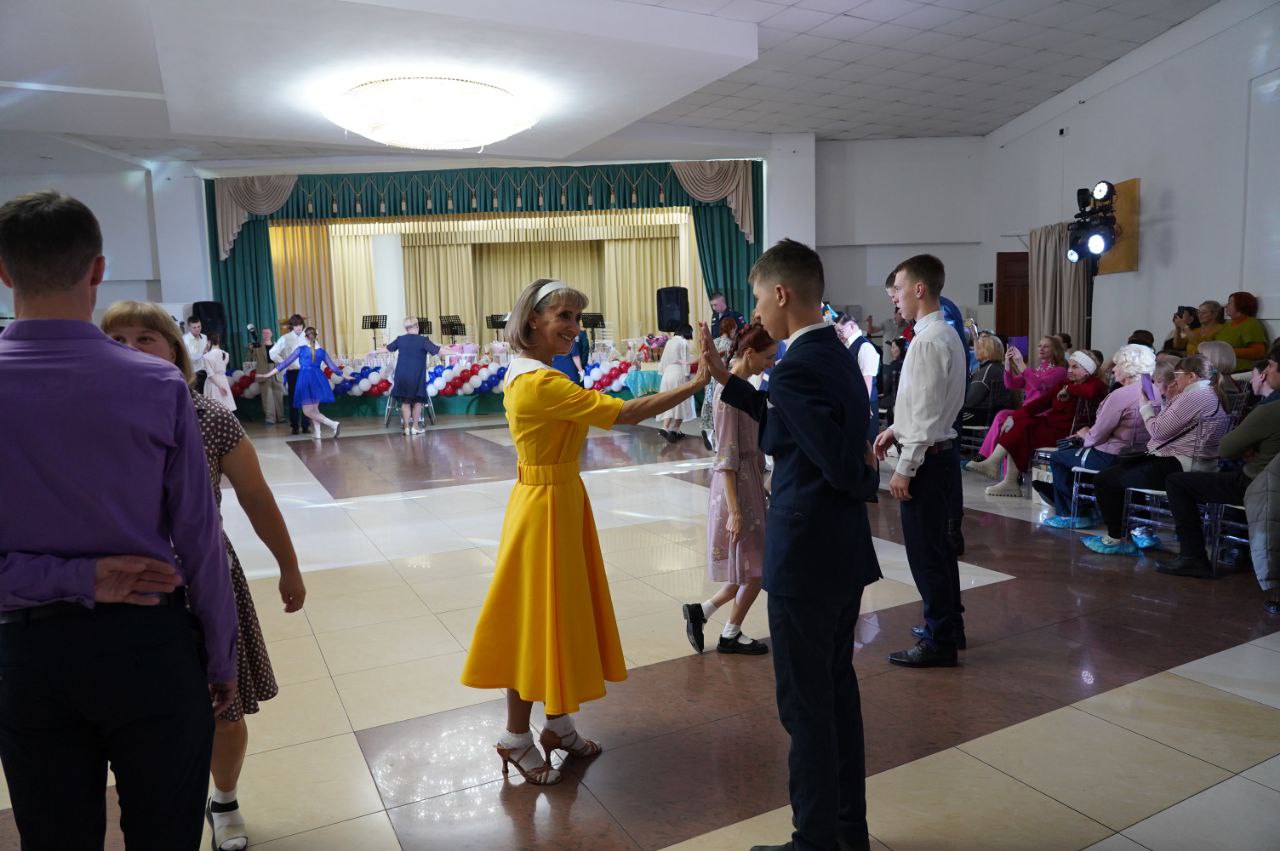 Под звуки вальса, польки и танго в Уссурийске прошел инклюзивный бал Под звуки вальса, польки и танго в Уссурийске прошел инклюзивный бал