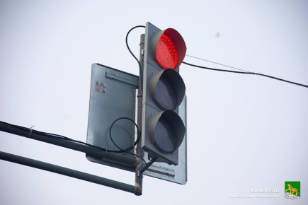 Напомним, в предстоящие выходные на перекрестке улицы Русской и проспекта 100-летия Владивостока запланированы работы по подключению нового контроллера для запуска светофоров