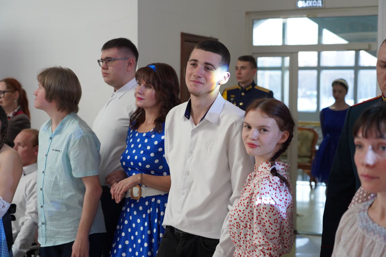 Под звуки вальса, польки и танго в Уссурийске прошел инклюзивный бал Под звуки вальса, польки и танго в Уссурийске прошел инклюзивный бал