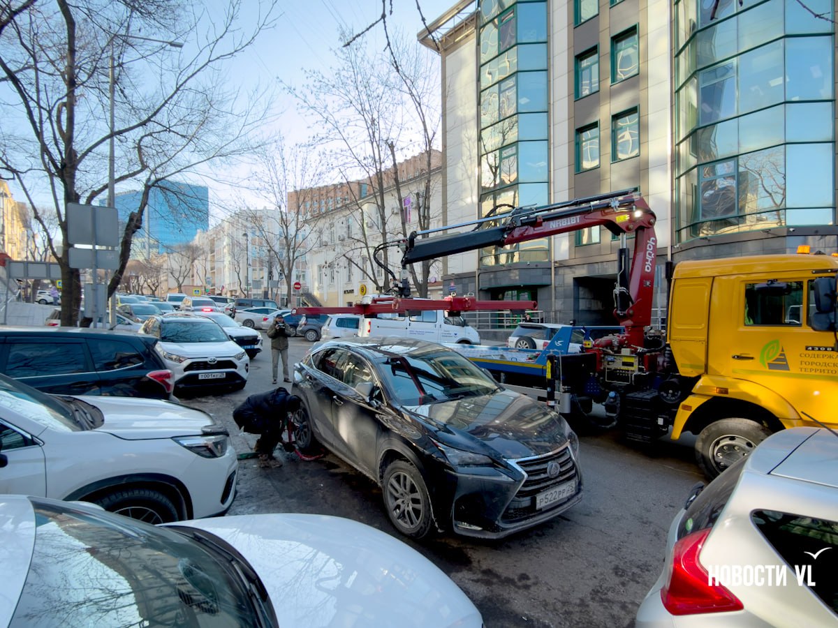 Эвакуаторы добрались до Фонтанной: забрали две малолитражки, а Lexus успела спасти хозяйка Эвакуаторы добрались до Фонтанной: забрали две малолитражки, а Lexus успела спасти хозяйка