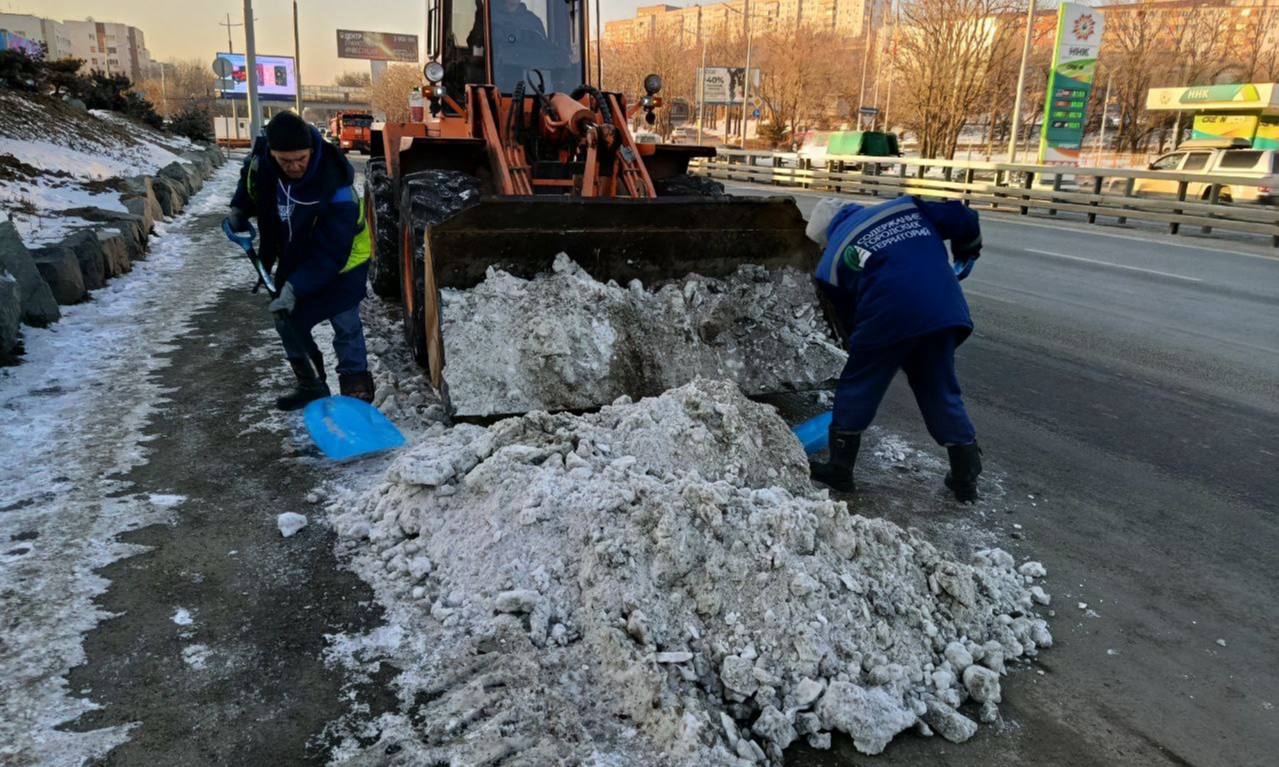 Сегодня во Владивостоке: установка дорожных знаков, фрезеровка старого асфальта, демонтаж объектов, промывка ливнёвок и уборка последствий снегопада Сегодня во Владивостоке: установка дорожных знаков, фрезеровка старого асфальта, демонтаж объектов, промывка ливнёвок и уборка последствий снегопада