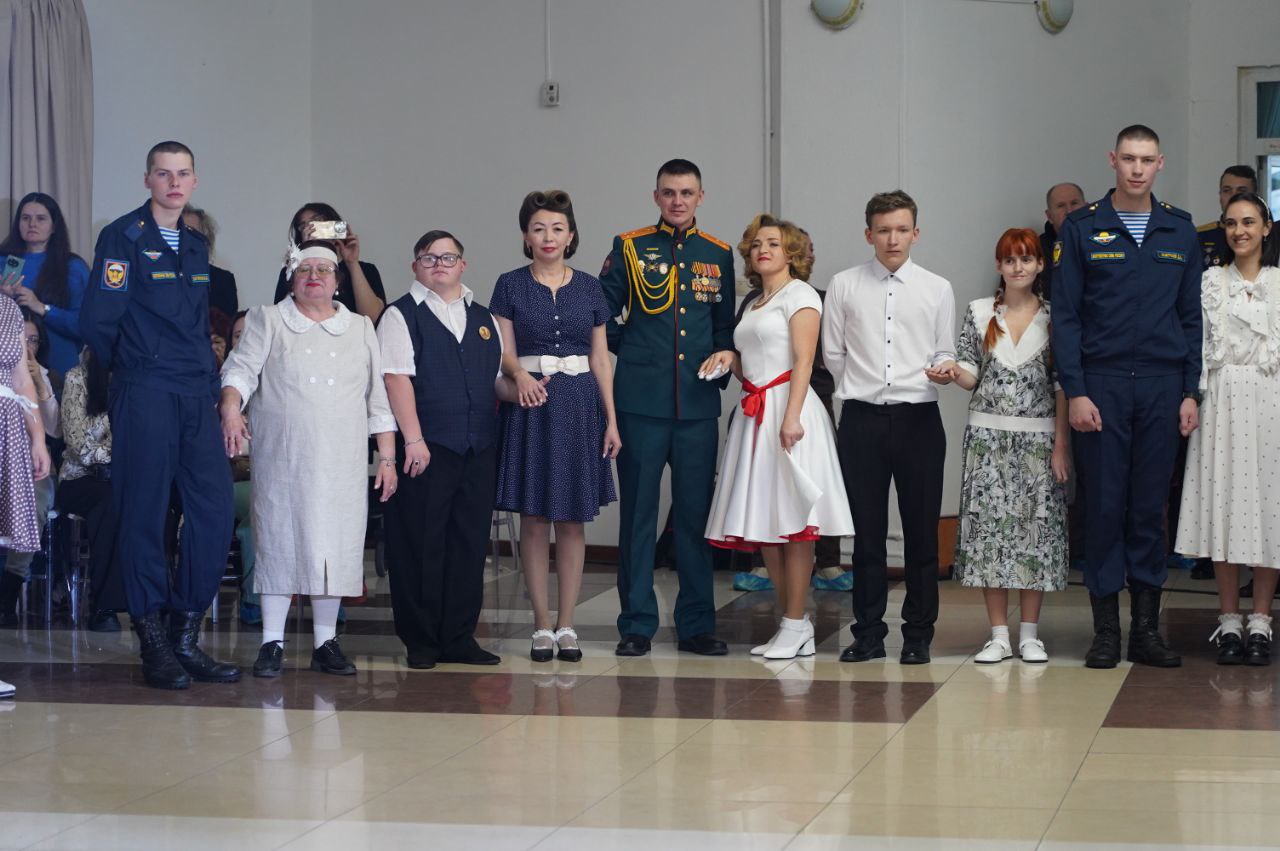 Под звуки вальса, польки и танго в Уссурийске прошел инклюзивный бал Под звуки вальса, польки и танго в Уссурийске прошел инклюзивный бал