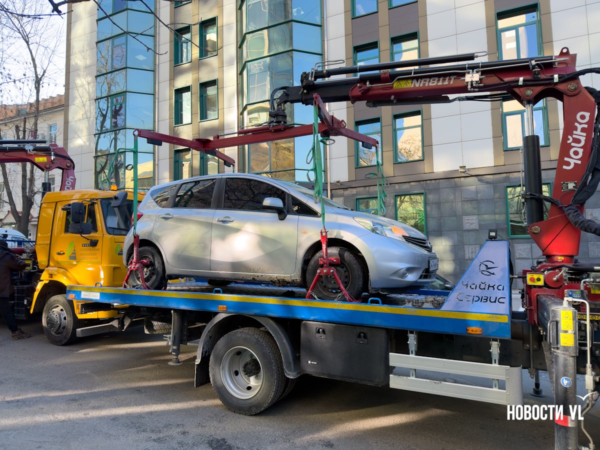 Эвакуаторы добрались до Фонтанной: забрали две малолитражки, а Lexus успела спасти хозяйка Эвакуаторы добрались до Фонтанной: забрали две малолитражки, а Lexus успела спасти хозяйка