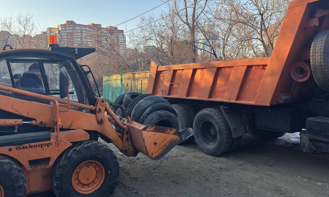 Сегодня во Владивостоке: установка дорожных знаков, фрезеровка старого асфальта, демонтаж объектов, промывка ливнёвок и уборка последствий снегопада Сегодня во Владивостоке: установка дорожных знаков, фрезеровка старого асфальта, демонтаж объектов, промывка ливнёвок и уборка последствий снегопада