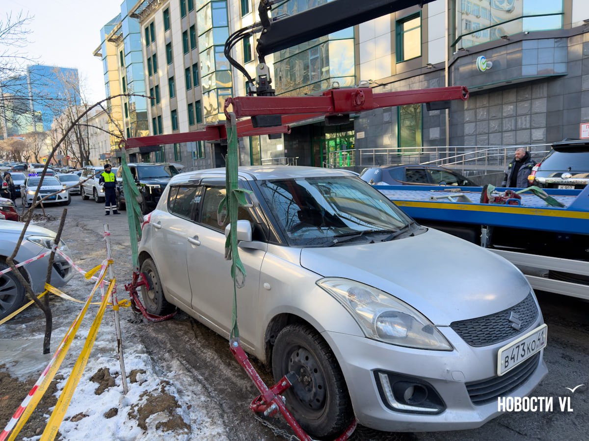 Эвакуаторы добрались до Фонтанной: забрали две малолитражки, а Lexus успела спасти хозяйка Эвакуаторы добрались до Фонтанной: забрали две малолитражки, а Lexus успела спасти хозяйка