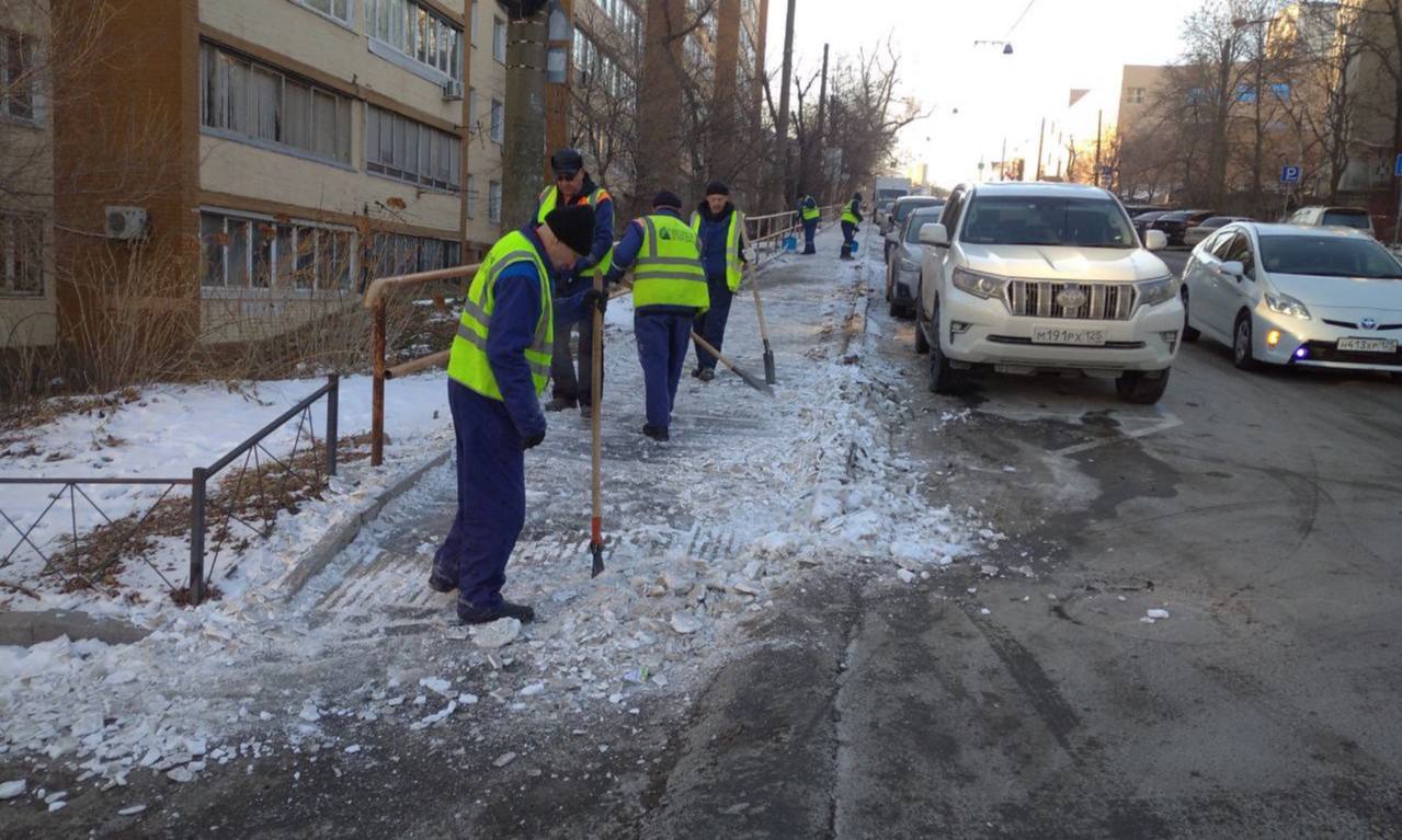 Сегодня во Владивостоке: установка дорожных знаков, фрезеровка старого асфальта, демонтаж объектов, промывка ливнёвок и уборка последствий снегопада Сегодня во Владивостоке: установка дорожных знаков, фрезеровка старого асфальта, демонтаж объектов, промывка ливнёвок и уборка последствий снегопада