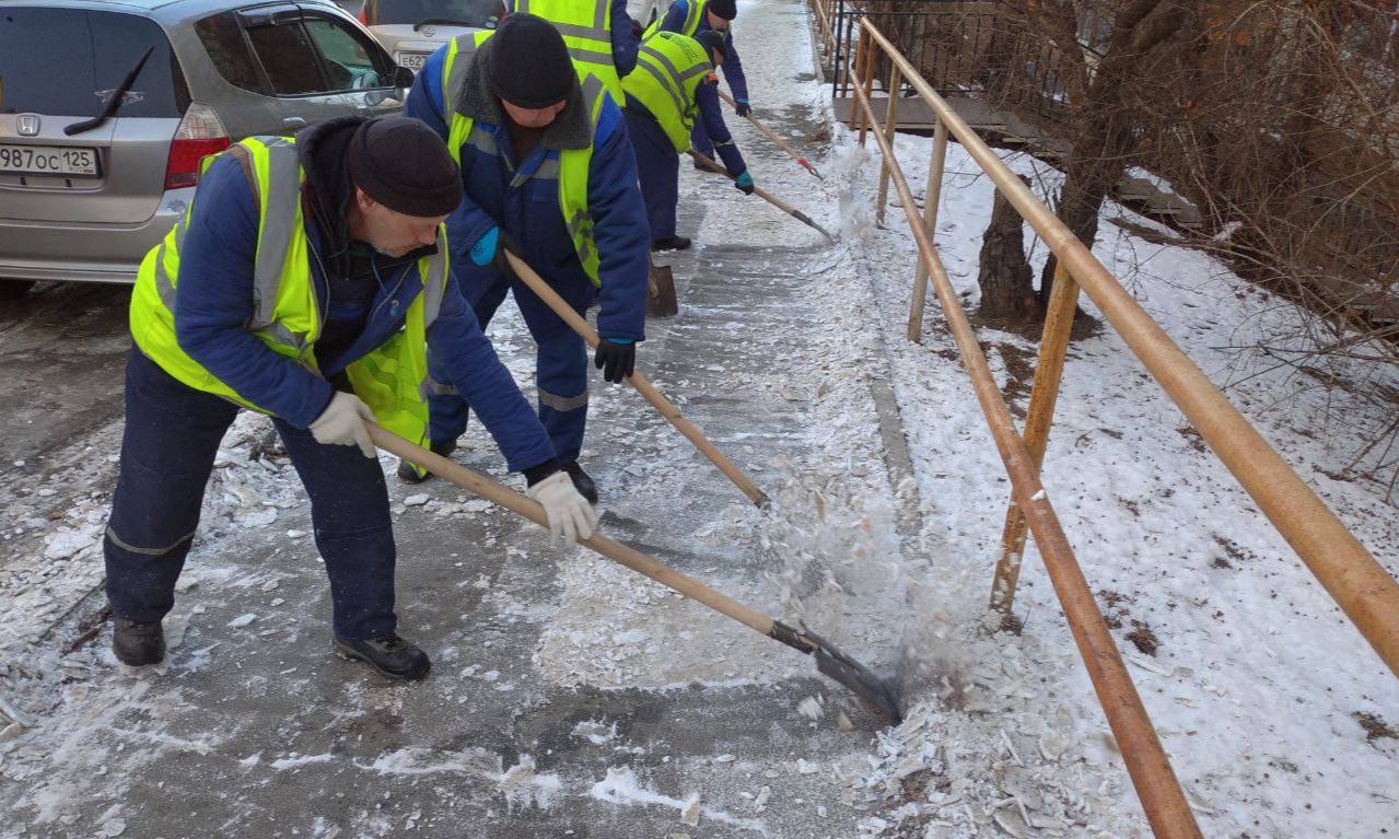 Сегодня во Владивостоке: установка дорожных знаков, фрезеровка старого асфальта, демонтаж объектов, промывка ливнёвок и уборка последствий снегопада Сегодня во Владивостоке: установка дорожных знаков, фрезеровка старого асфальта, демонтаж объектов, промывка ливнёвок и уборка последствий снегопада