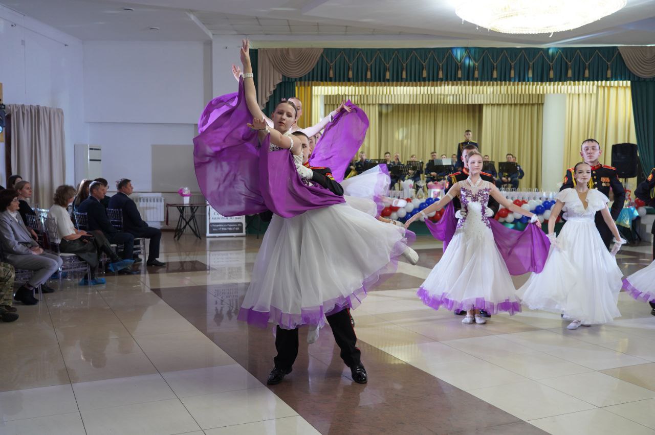 Под звуки вальса, польки и танго в Уссурийске прошел инклюзивный бал Под звуки вальса, польки и танго в Уссурийске прошел инклюзивный бал