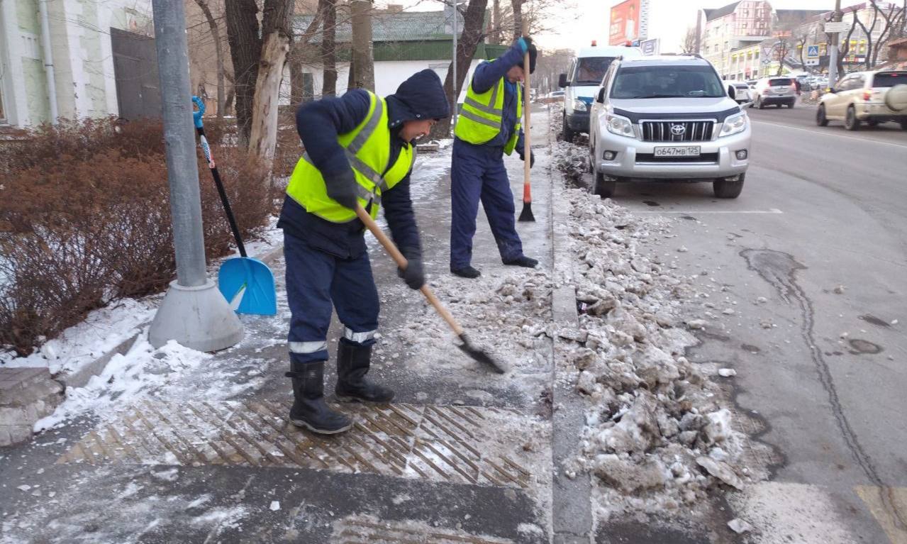Сегодня во Владивостоке: установка дорожных знаков, фрезеровка старого асфальта, демонтаж объектов, промывка ливнёвок и уборка последствий снегопада Сегодня во Владивостоке: установка дорожных знаков, фрезеровка старого асфальта, демонтаж объектов, промывка ливнёвок и уборка последствий снегопада