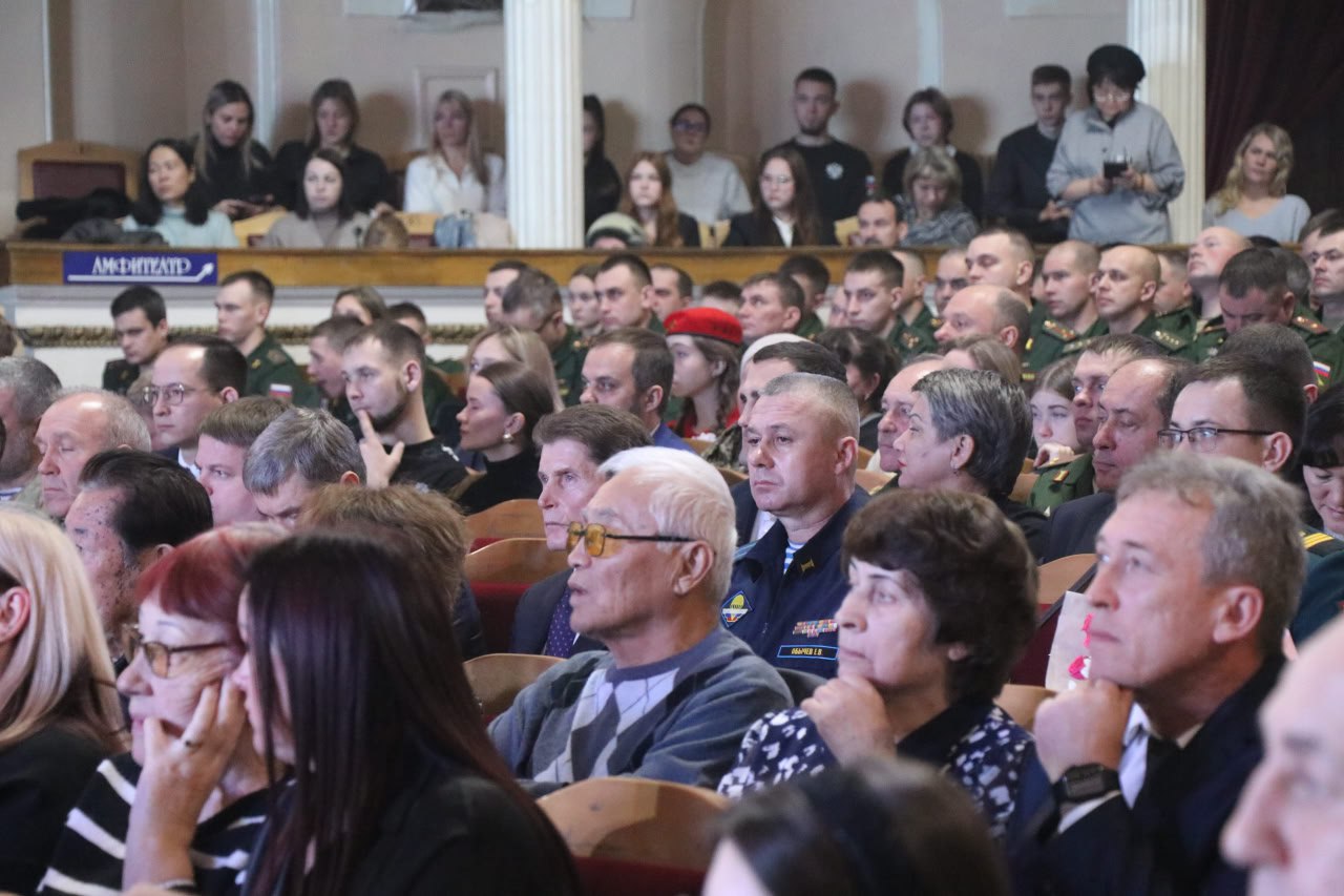 В Уссурийске состоялась выставка-презентация художественного патриотического проекта «Портрет героя» В Уссурийске состоялась выставка-презентация художественного патриотического проекта «Портрет героя»