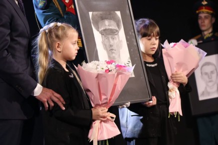 В Уссурийске состоялась выставка-презентация художественного патриотического проекта «Портрет героя»