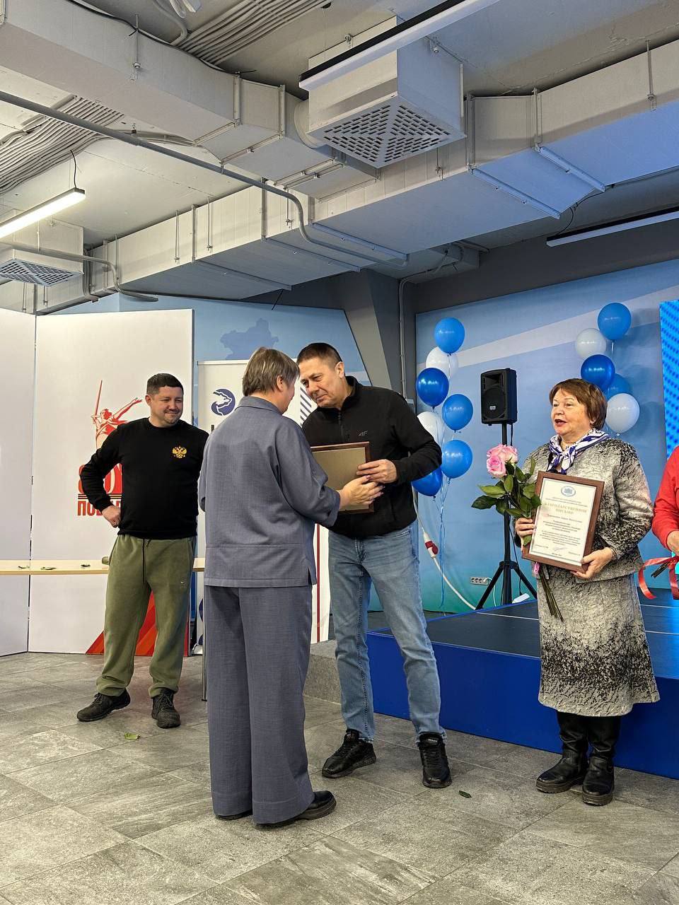 5 декабря - в общероссийский День волонтера - в штабе общественной поддержки «Единой России» прошла церемония награждения инициативных и отзывчивых людей 5 декабря - в общероссийский День волонтера - в штабе общественной поддержки «Единой России» прошла церемония награждения инициативных и отзывчивых людей