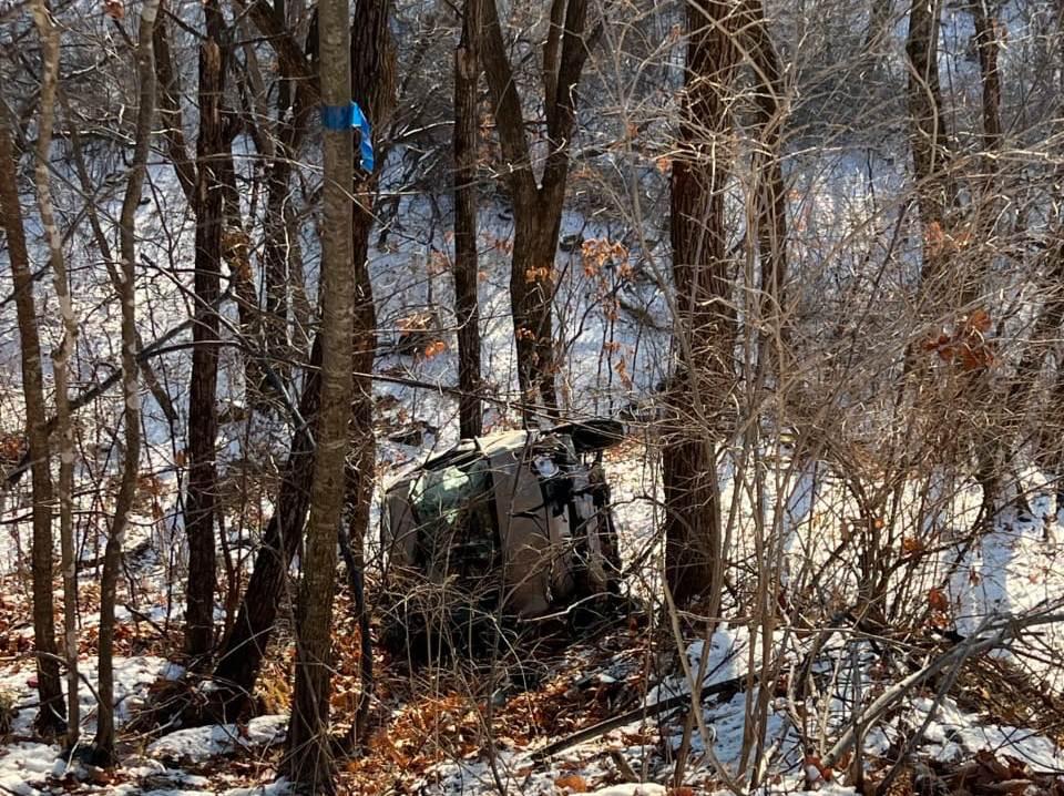 Машина такси опрокинулась в Артёме, пострадал маленький ребёнок Машина такси опрокинулась в Артёме, пострадал маленький ребёнок
