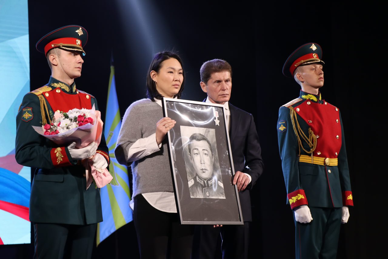 В Уссурийске состоялась выставка-презентация художественного патриотического проекта «Портрет героя» В Уссурийске состоялась выставка-презентация художественного патриотического проекта «Портрет героя»