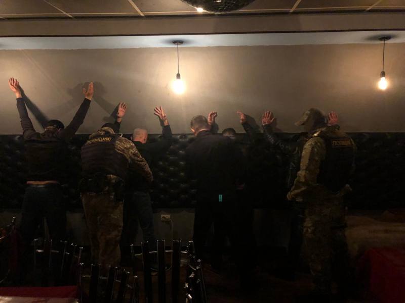 Сотрудники подразделений по контролю за оборотом наркотиков приморской полиции отмечают профессиональный праздник Сотрудники подразделений по контролю за оборотом наркотиков приморской полиции отмечают профессиональный праздник