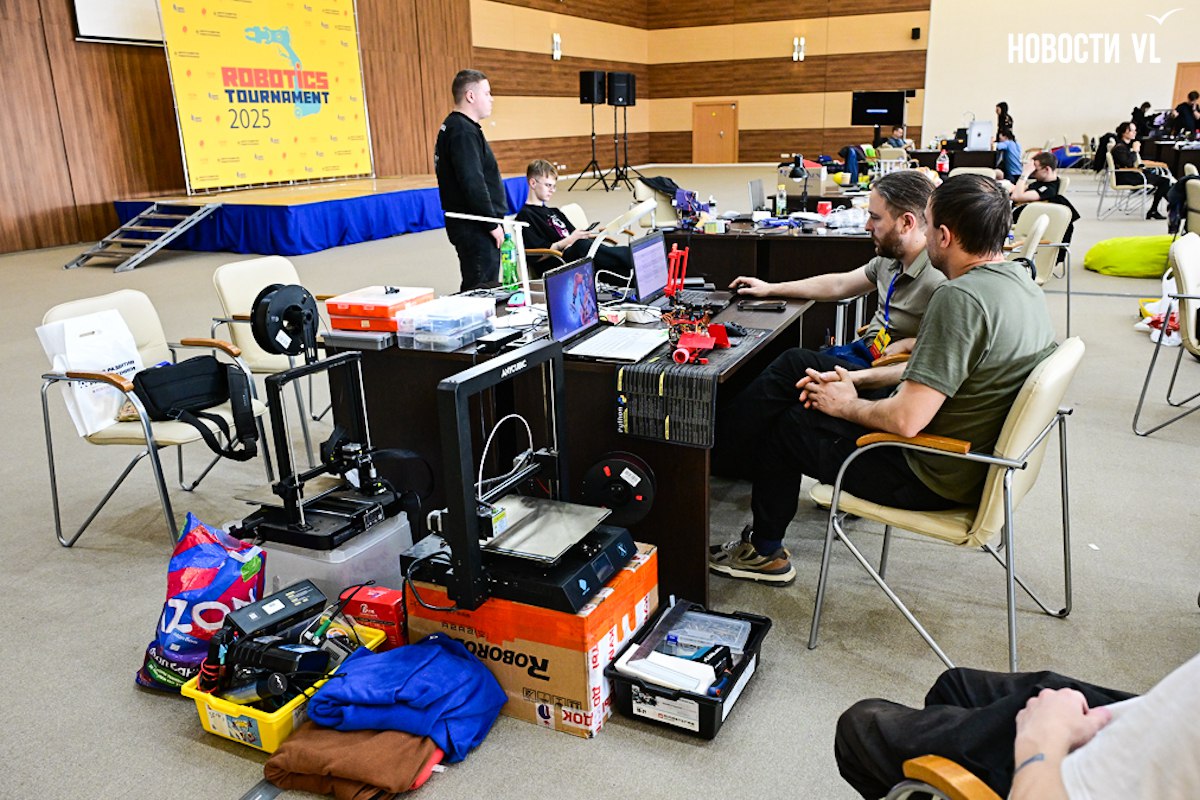 Сутки без сна, непрерывные переделки и сила инженерной мысли: в ДВФУ прошёл 24-часовой хакатон по робототехнике Сутки без сна, непрерывные переделки и сила инженерной мысли: в ДВФУ прошёл 24-часовой хакатон по робототехнике