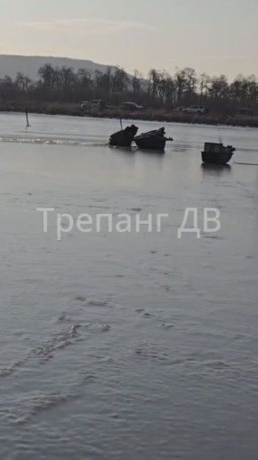 В Приморье рыбаки-любители подледного лова проваливаются под лёд и купаются в ледяной воде