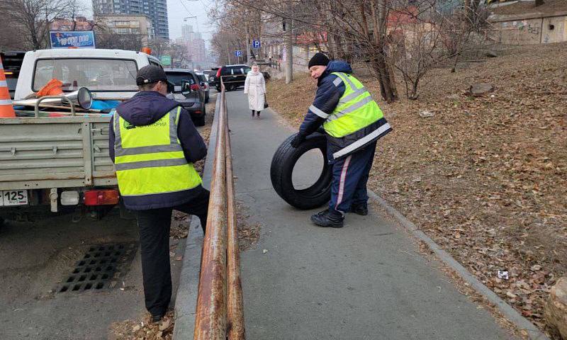 Более 1 000 тонн старых автопокрышек вывезли с улиц Владивостока с начала года