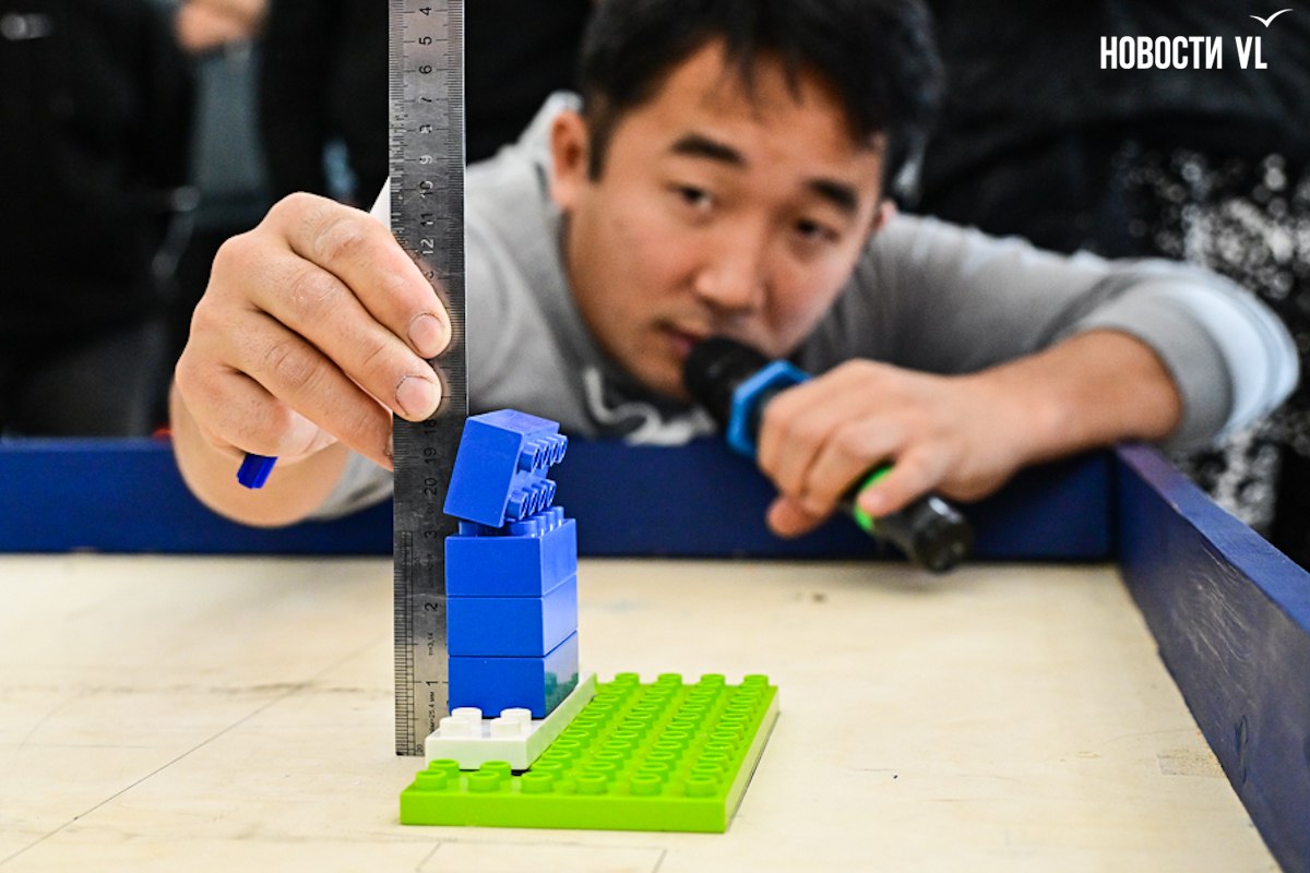 Сутки без сна, непрерывные переделки и сила инженерной мысли: в ДВФУ прошёл 24-часовой хакатон по робототехнике Сутки без сна, непрерывные переделки и сила инженерной мысли: в ДВФУ прошёл 24-часовой хакатон по робототехнике