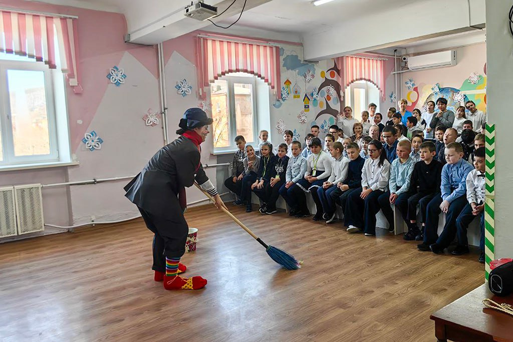 Дом культуры Врангеля и Фонд «Восточный Порт» подарили праздник детям с ОВЗ Дом культуры Врангеля и Фонд «Восточный Порт» подарили праздник детям с ОВЗ