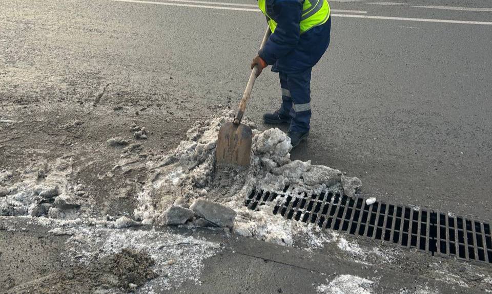 Сегодня во Владивостоке: ремонт знаков и лееров, дорожные работы, демонтаж, промывка ливнёвок и санитарная уборка Сегодня во Владивостоке: ремонт знаков и лееров, дорожные работы, демонтаж, промывка ливнёвок и санитарная уборка