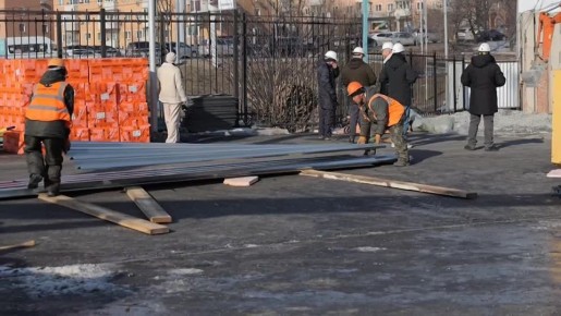 Глава Владивостока Константин Шестаков проинспектировал строительство нового ФОКа на стадионе «Строитель»