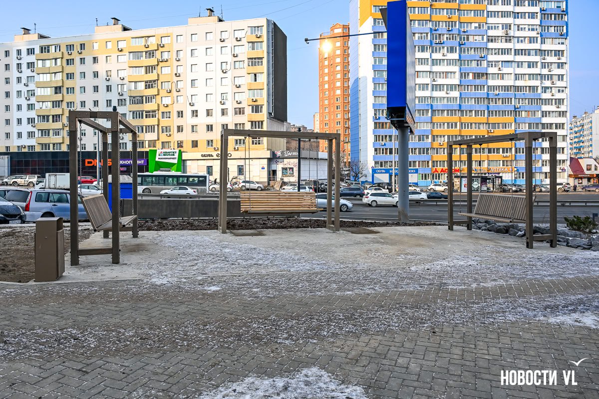 Широкие тротуары, качели и теневые навесы — подрядчик заканчивает благоустройство сквера на Некрасовской Широкие тротуары, качели и теневые навесы — подрядчик заканчивает благоустройство сквера на Некрасовской