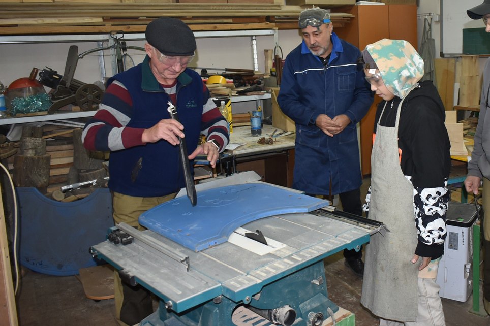 Учимся ремеслу, проектируем будущее семьи: в Находке открылась семейная мастерская Учимся ремеслу, проектируем будущее семьи: в Находке открылась семейная мастерская