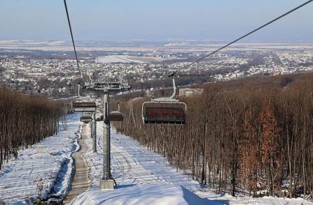 На двух трассах строящегося курорта в Арсеньеве начали работать снежные пушки