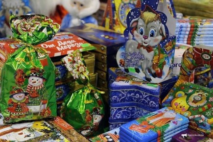 В Приморском крае к Новому году подготовлены почти 174 тысячи сладких подарков для детей