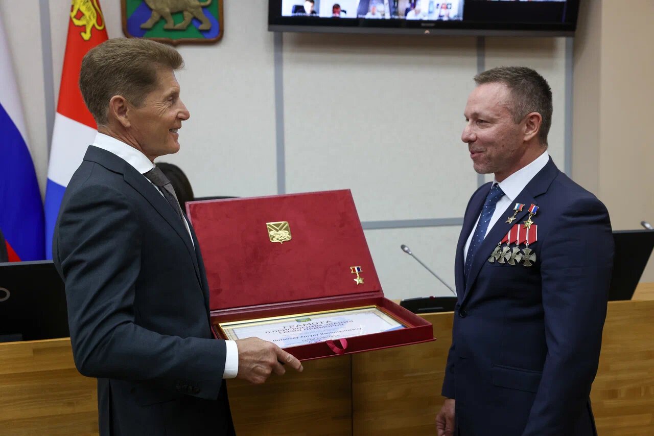 Дорогие друзья!. Сегодня, в День Героев Отечества, мы с особой благодарностью и гордостью вспоминаем всех, кто совершил подвиги во имя великой России Дорогие друзья!. Сегодня, в День Героев Отечества, мы с особой благодарностью и гордостью вспоминаем всех, кто совершил подвиги во имя великой России