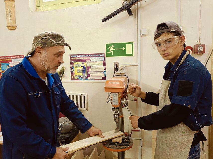 Учимся ремеслу, проектируем будущее семьи: в Находке открылась семейная мастерская Учимся ремеслу, проектируем будущее семьи: в Находке открылась семейная мастерская