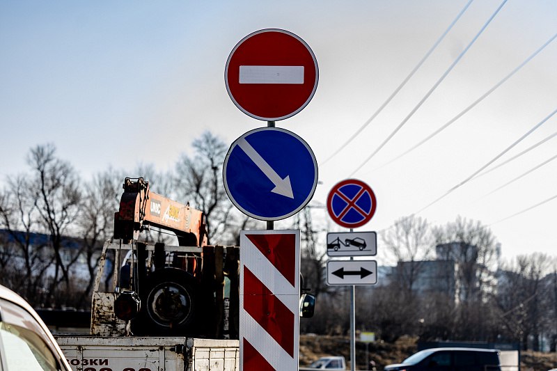 На улицах Владивостока появляются новые дорожные знаки На улицах Владивостока появляются новые дорожные знаки